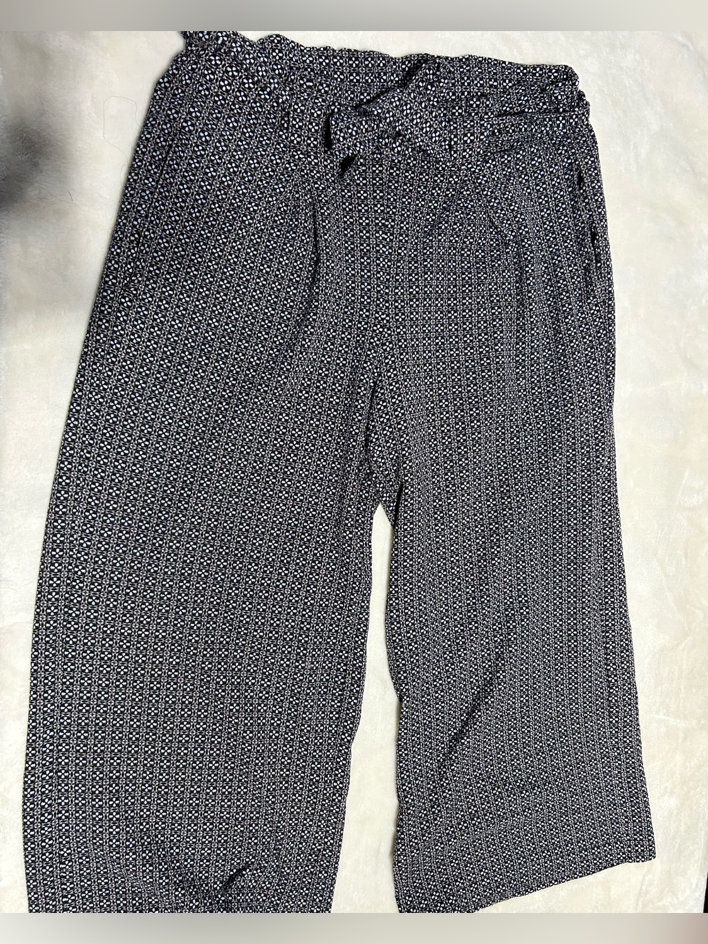 Max Studio Black and White Geometric Cropped Wide-Leg Pants